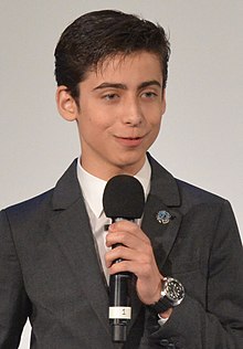 How tall is Aidan Gallagher?